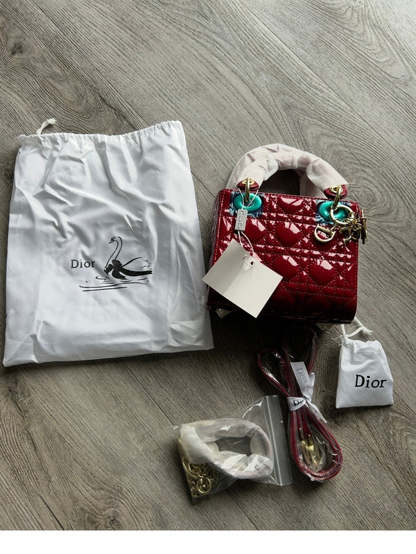 Kleine rote Dior Tasche