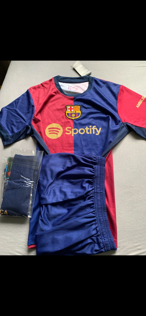 3 tlg. Trikot Set Messi Gr. M neu