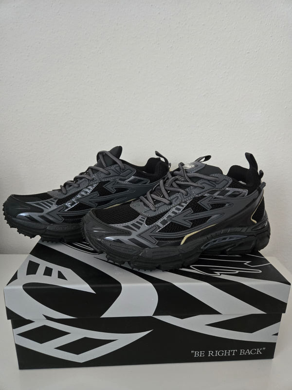 OFF-WHITE Sneaker