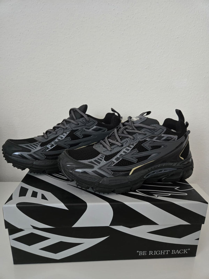 OFF-WHITE Sneaker