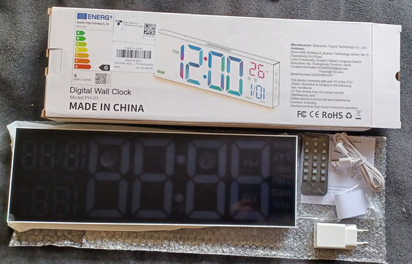 Grosse digitale Wanduhr