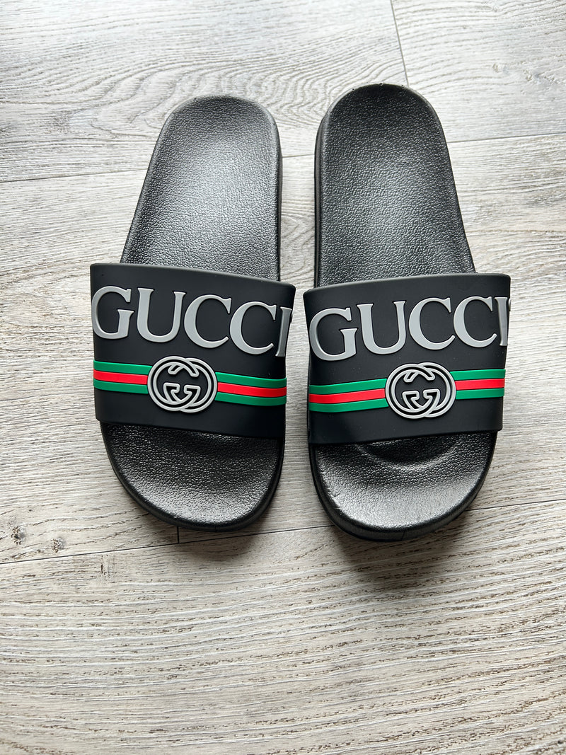 Badeschuhe von Gucci Größe 43